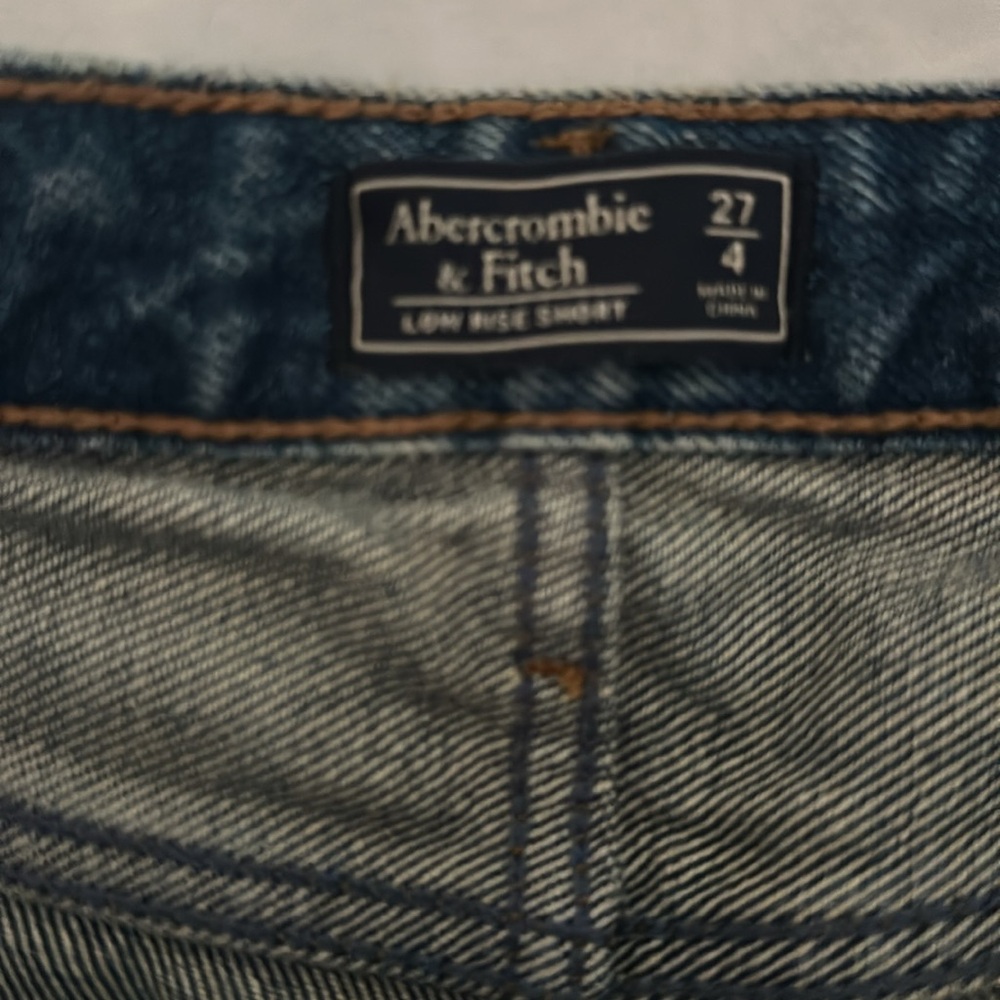 Abercrombie denim blue jean shorts distressed - size 4 - Picture 2 of 3